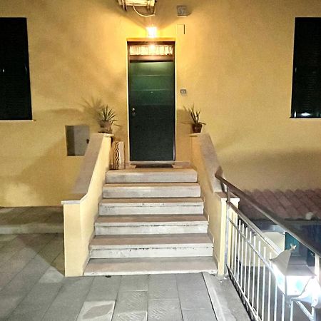 Romuhouse Economy Apartment Metro B 外观 照片